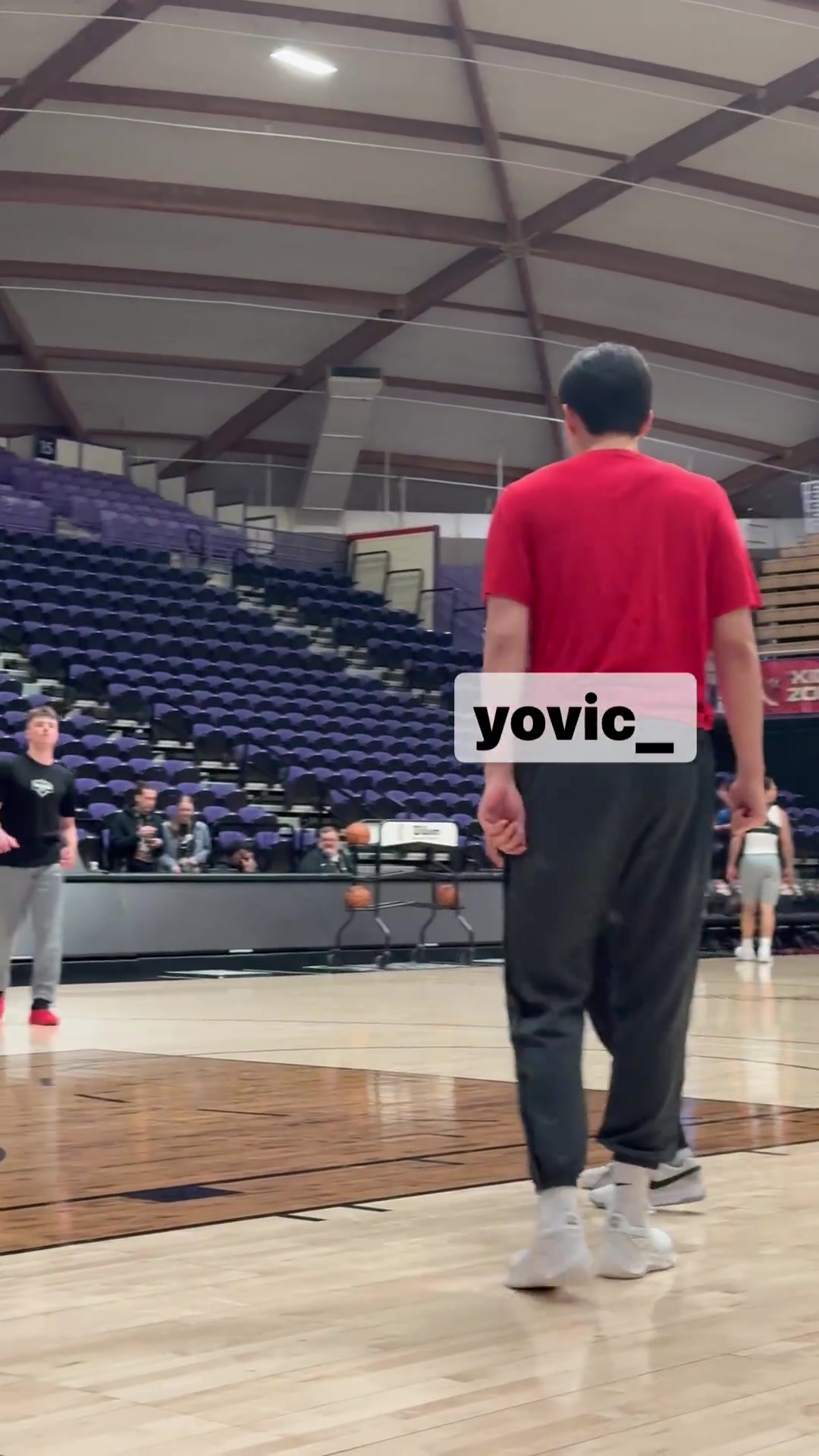 星空体育平台-掘金系!前掘金助教Charles Klask今年任混音助教 赛前和小杨交流