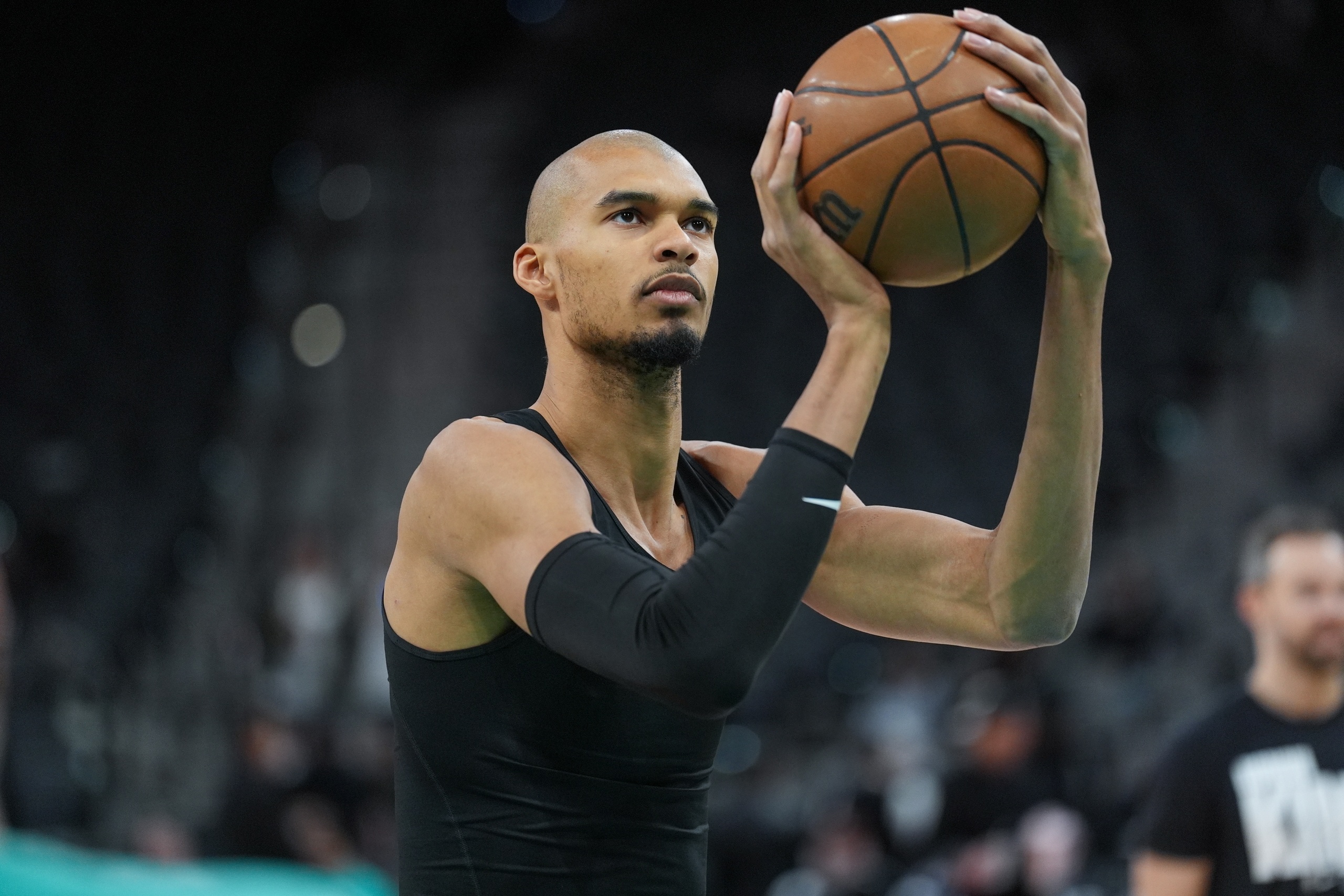 星空体育平台-文班谈光头造型：之前就有这个想法 近期输了几场必须做出改变